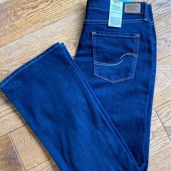 Levi's Denim - Levi’s Signature Mid Rise Bootcut with stretch